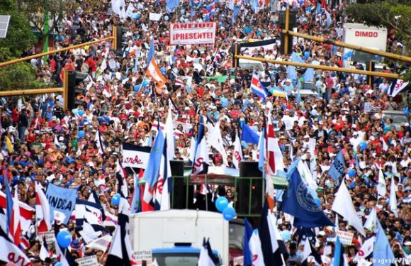 Miles de trabajadores se movilizaron para protestar contra la reforma tributaria que se tramita en el Congreso y que consideran que empobrecería a los sectores populares.
