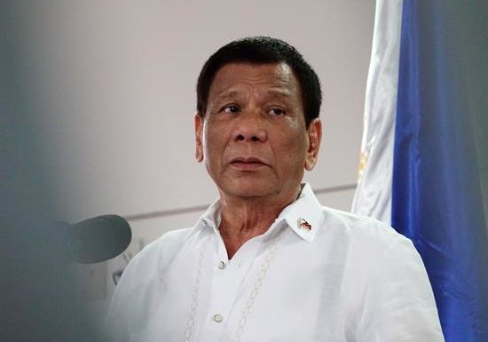 Duterte dice rechazar dinastías políticas pese a las candidaturas de sus hijos
