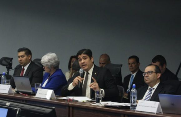 En un país donde la pobreza aumentó un punto, pensiones de lujo significan el 22% de los impuestos