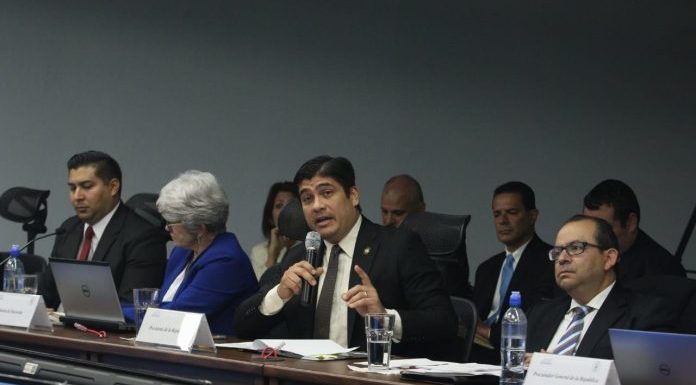 En un país donde la pobreza aumentó un punto, pensiones de lujo significan el 22% de los impuestos