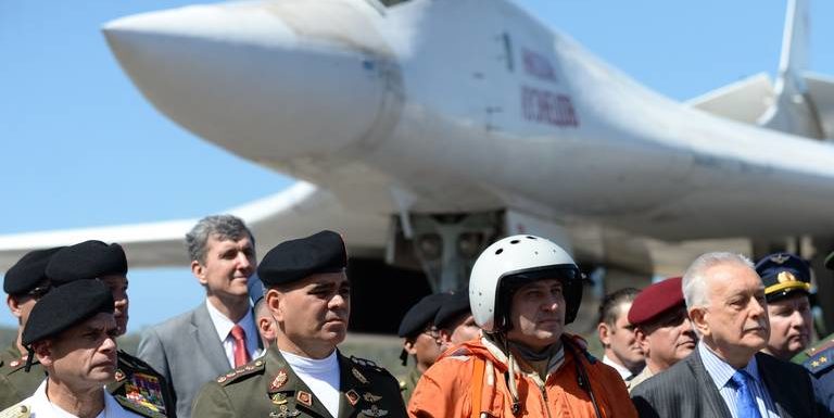 Bombarderos Rusos y barcos de guerras Iranies en Venezuela, Teme Maduro intervencion Militar ?