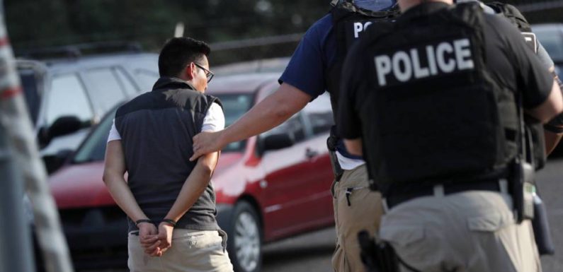 La policía detiene a 680 inmigrantes en una macro redada en Misisipi, la mayor en una década en EE UU