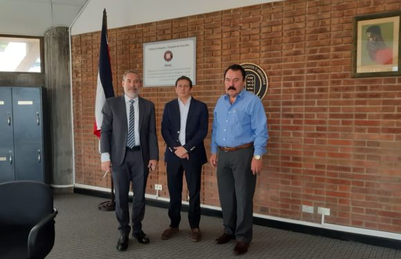 Colombianos luchan por la creación del Colegio de Abogados y Abogadas de Colombia.