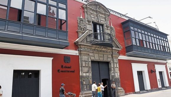 Tribunal Constitucional de Perú sesionará para evaluar demanda contra cierre de Congreso