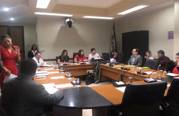 Diputados debilitan proyecto que prohibía comercialización de plásticos