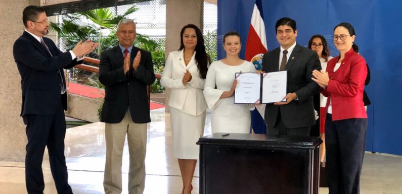 Carlos Alvarado: Las pensiones son para proteger, no para enriquecer