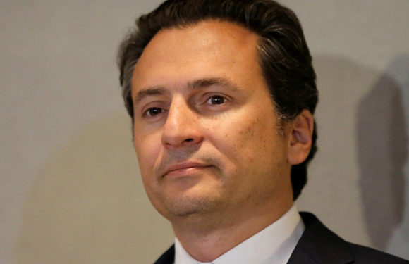 El exdirector de Pemex, Emilio Lozoya, llega a México extraditado desde España
