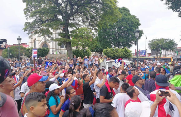 Manifestaccion pacifica contra migración de Nicaraguenses en el Parque de la Merced
