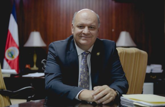 Ministro de la Presidencia deja su cargo