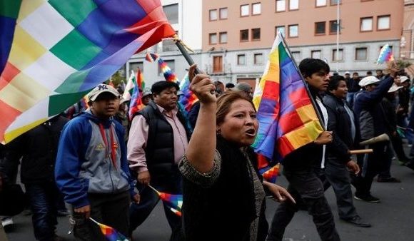Los indígenas protestan en La Paz contra la Presidencia interina de Jeanine Áñez