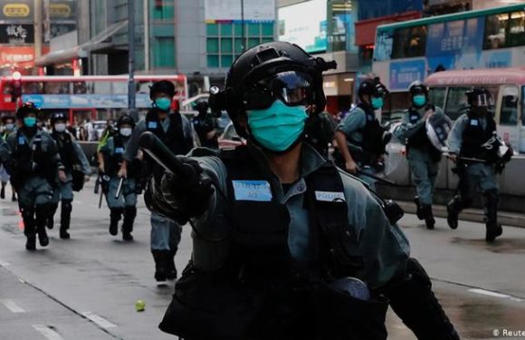 La policía de Hong Kong dispersa las protestas contra la nueva ley de seguridad