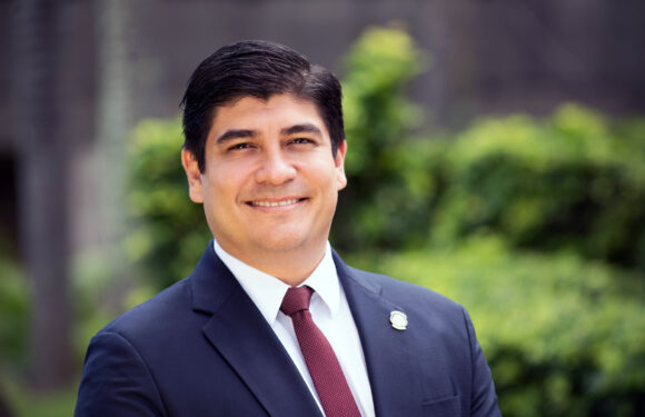 Carlos Alvarado vetó la ley de pesca de arrastre