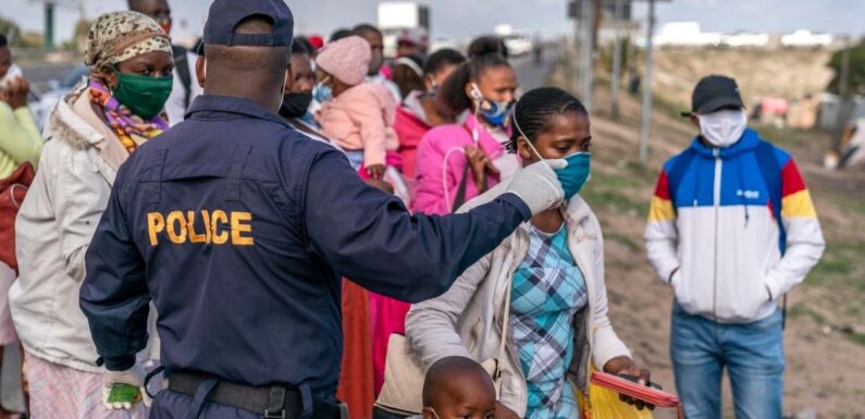 La nueva cepa, en Sudáfrica, provoca los cierres de fronteras en la UE y Reino Unido