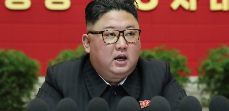 Kim Jong-un afirma que Corea del Norte desarrolla un satélite para vigilar las tropas de EE.UU. “y sus fuerzas vasallas”