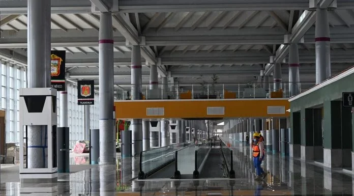 México pone en operación aeropuerto internacional construido y operado en la capital por los militares