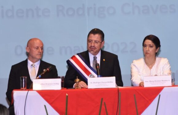 Presidente Chaves eliminó uso obligatorio de mascarilla