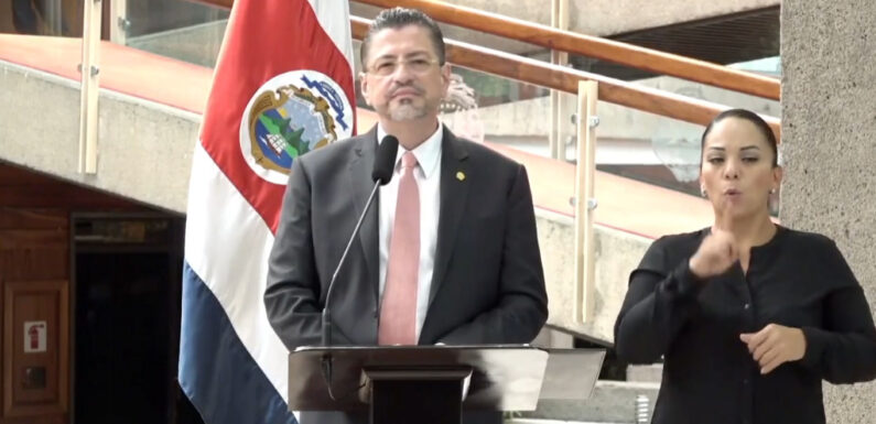 Presidente Rodrigo Chávez visitará Suiza para el Foro Económico Mundial.