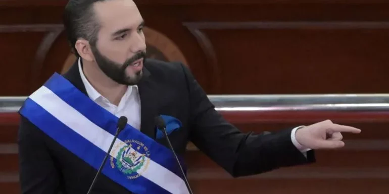 El Salvador: Nayib Bukele anuncia plan para recomprar la deuda del país