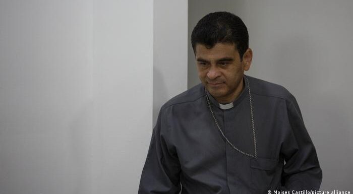 Arrestan a obispo y sacerdotes de Nicaragua en asalto a Palacio Episcopal de Matagalpa