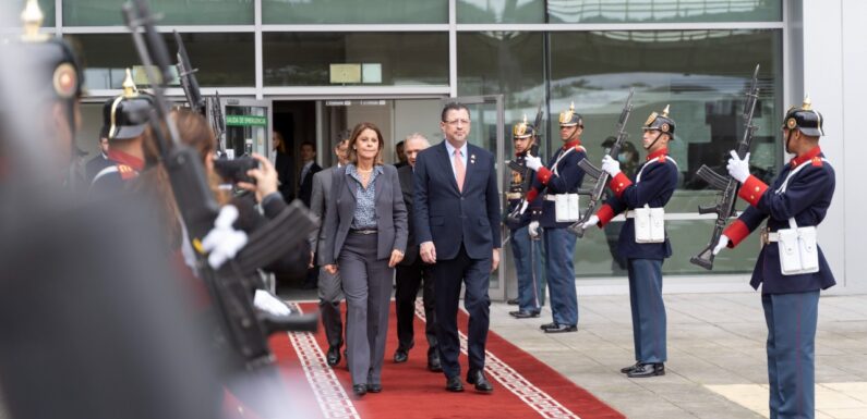 El Presidente de la República, Rodrigo Chaves Robles, hace un balance tras su participación en el cambio de mando en Colombia