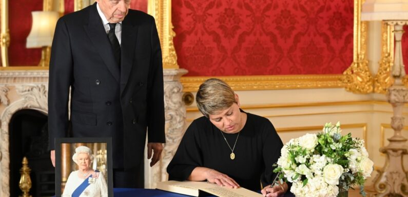 La Primera Dama de la Nación, Verónica Alcocer y el Ministro de Relaciones Exteriores de Colombia, Álvaro Leyva Durán, asistirán al funeral de Estado de Reina Isabel II