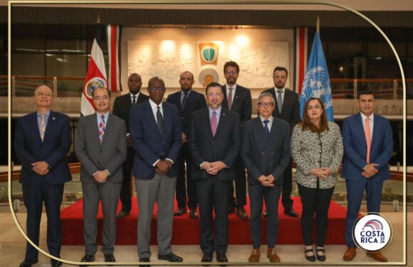El Presidente de la Republica sostuvo importante reunión con el Alto Comisionado Auxiliar del ACNUR