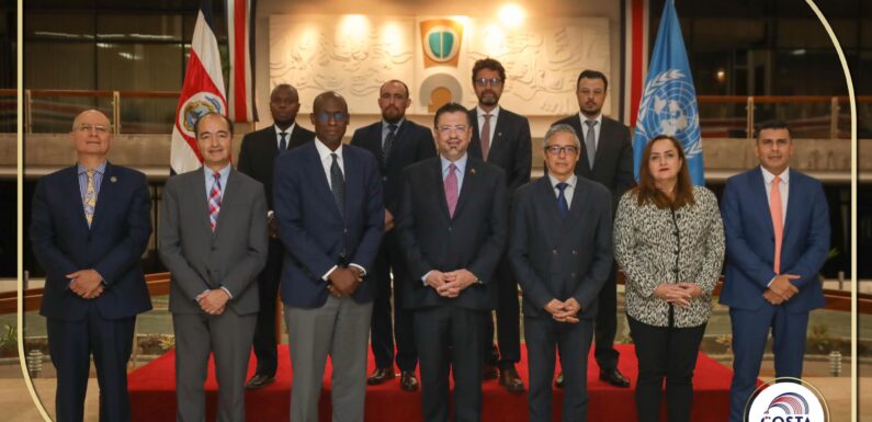 El Presidente de la Republica sostuvo importante reunión con el Alto Comisionado Auxiliar del ACNUR