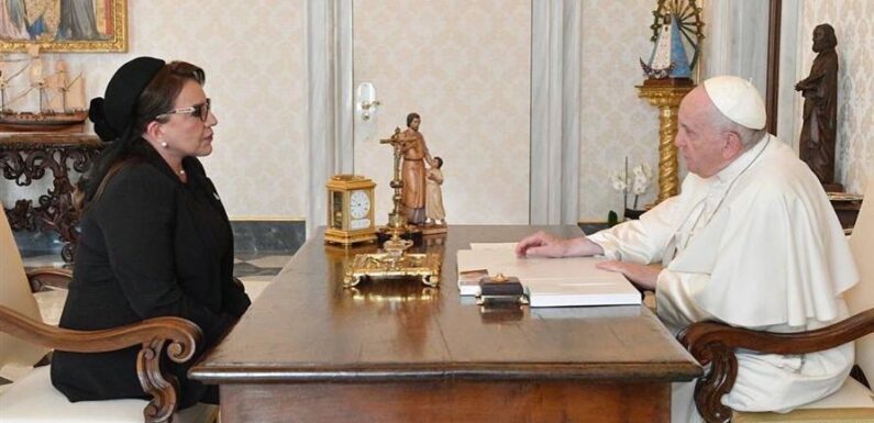 Xiomara Castro sostuvo encuentro con el Papa Francisco en el Vaticano