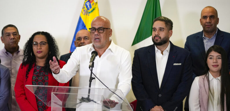 Arriba a México la delegación del Gobierno de Venezuela para reiniciar el diálogo con la oposición