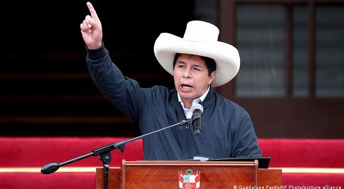 Perú: Castillo disuelve el Congreso e instaura “gobierno de emergencia”