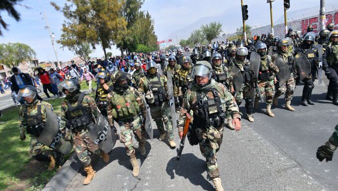 Gobierno de Perú declara estado de emergencia nacional por protestas