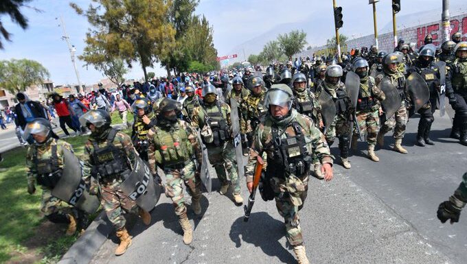 Gobierno de Perú declara estado de emergencia nacional por protestas