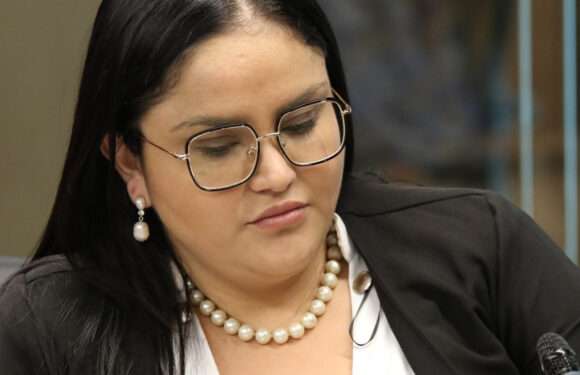 La Ministra de Salud Joselyn Chacón presenta renuncia irrevocable al Presidente Rodrigo Chaves.