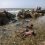 (250815) -- GAZA, 15 agosto, 2025 (Xinhua) -- Imagen del 14 de agosto de 2025 de niños palestinos desplazados jugando en una playa, en el oeste de la Ciudad de Gaza. (Xinhua/Rizek Abdeljawad) (jg) (rtg) (vf)